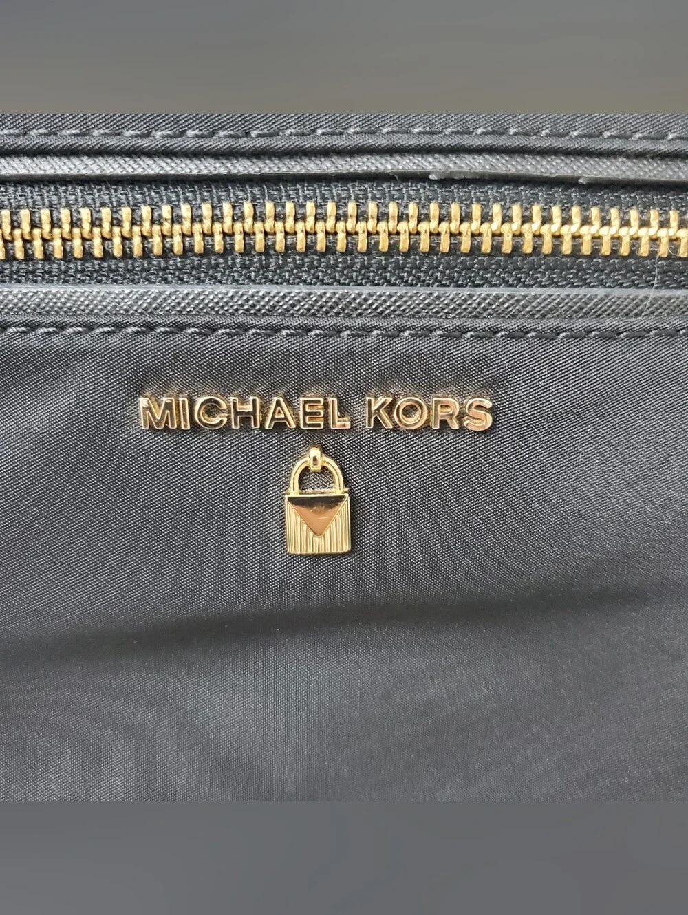 Michael Michael Kors Kelsey Nylon Crossbody bag with gold-tone - Picture 5 of 11